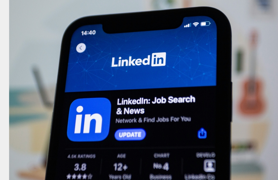 You are currently viewing Mastering LinkedIn: How to Optimize Your Headline & Profile for Maximum Visibility